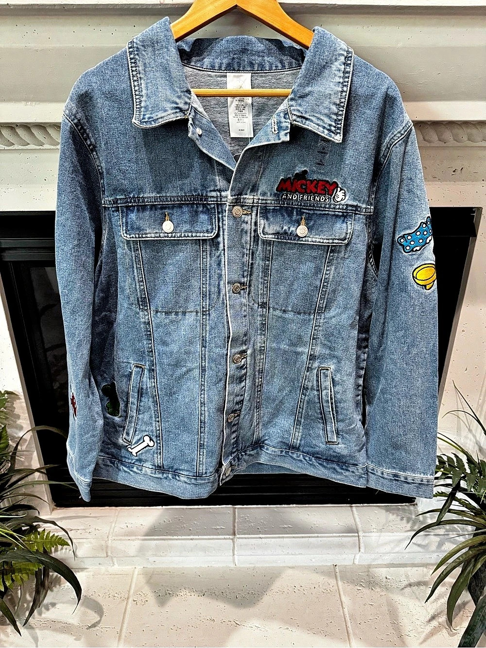 🆕 Disney Store Exclusive Mickey Mouse and Friends Embroidered Denim Jacket